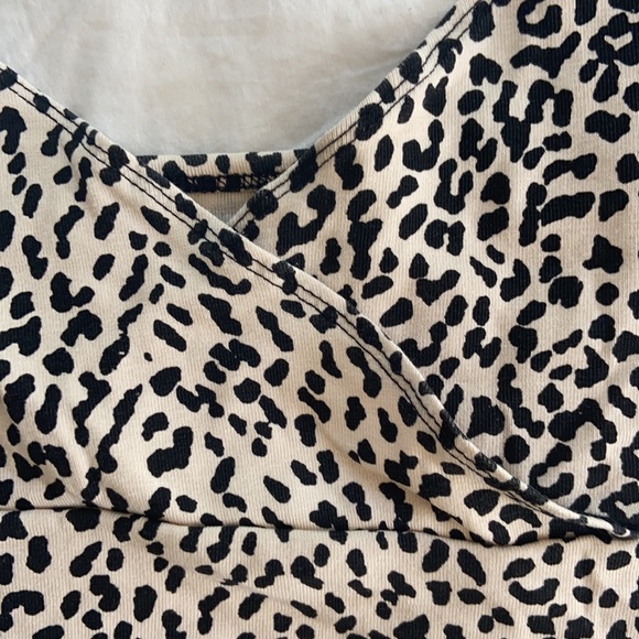 CHEETAH/LEOPARD PRINT CROPTOP - Picture 2 of 2